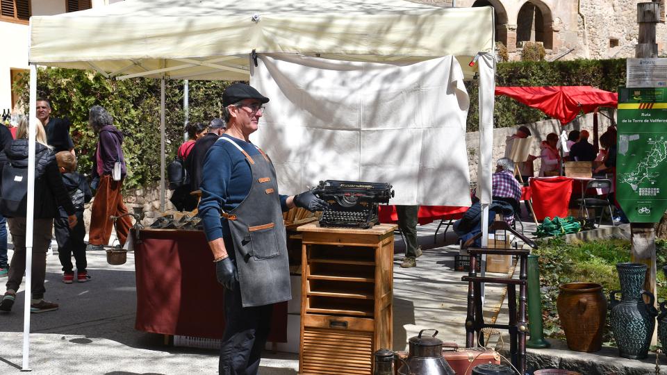 7.4.2023 Plaça de la Font  Torà -  Ramon Sunyer