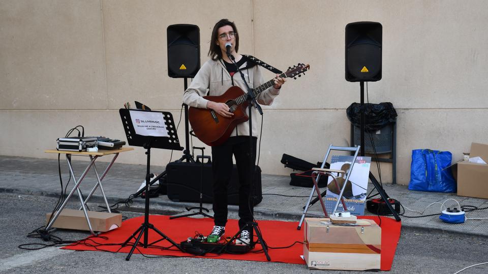 7.4.2023 Actuació de Jan Castelló a la plaça de la Creu  Torà -  Ramon Sunyer