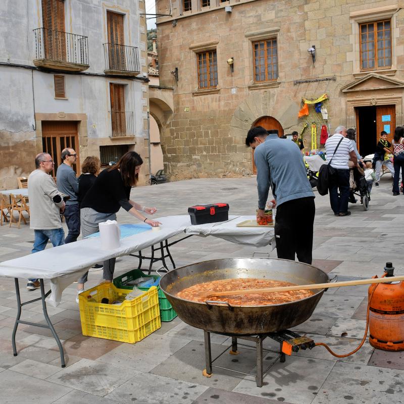 29 de Març de 2024 Preparant el dinar  Torà -  Ramon Sunyer