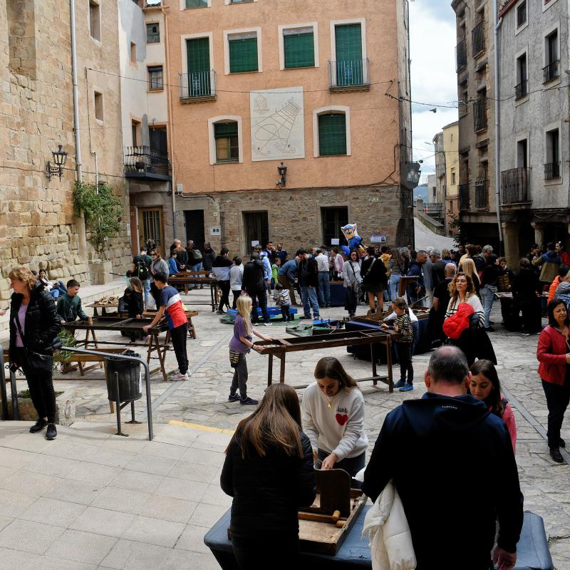 29.3.2024 Jocs a la plaça de l'Església  Torà -  Ramon Sunyer