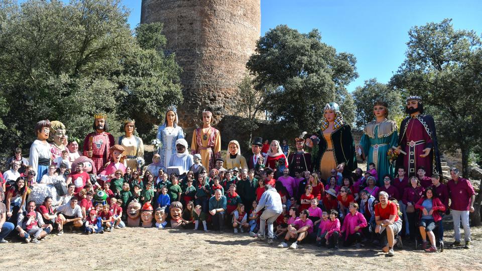 Trobada gegants a la torre de Vallferosa