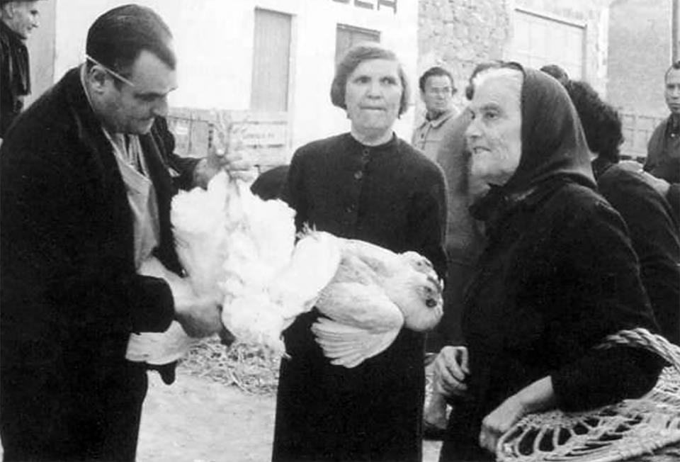 1 de Abril de 1964 Arramassadors al Mercat placÌ§a de la Creu  Torà -  Ramon Santesmasses Ceriola