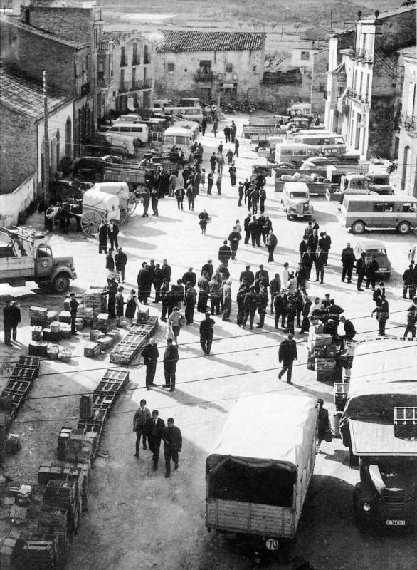 1 de Abril de 1966 Mercat placÌ§a de la Creu  Torà -  Ramon Santesmasses Ceriola