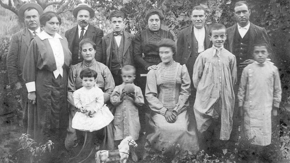 1 de Abril de 1910 Família Riera (cal Me)  Torà -  Arxiu Jaume Coberó
