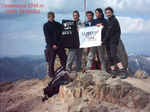 31 de Maig de 2003 Excursionistes de Torà pugen al Casamanya en suport als detinguts  Andorra -  Xavier Sunyer