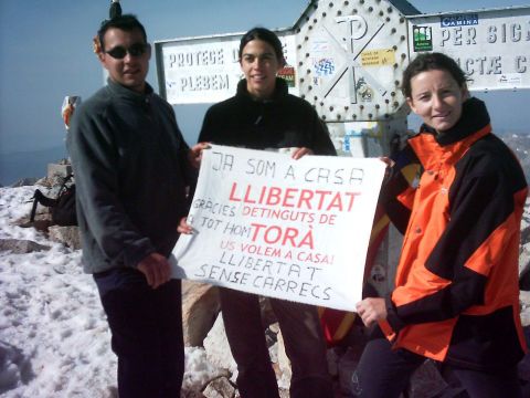 31 de Maig de 2003 Excursionistes de Torà pugen a l'Aneto en suport als detinguts  Aneto -  Xavier Sunyer