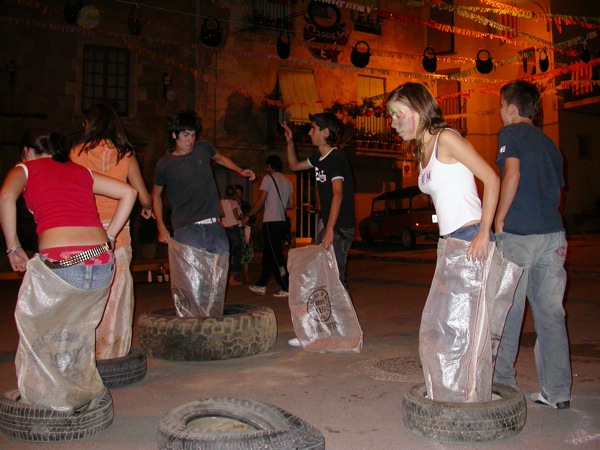 2 de Setembre de 2005 De roda a roda saltant amb sac  Torà -  Ramon Sunyer