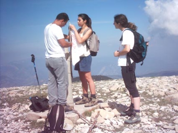 31 de Maig de 2003 Excursionistes de Torà pugen al Gespeguera en suport als detinguts  -  Xavier Sunyer