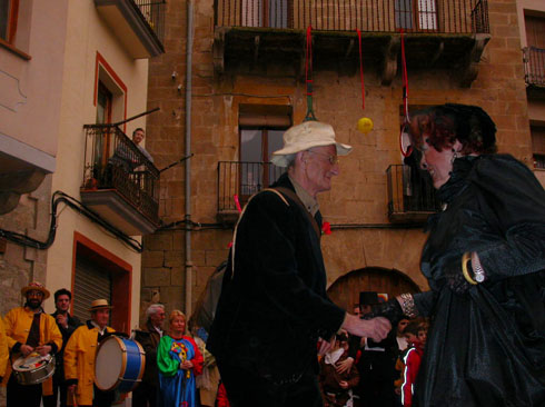 22 de Febrer de 2003 Dansa del Brut ( Pep de Jovans) i la Bruta ( Maria de cal Sala)  Torà -  Ramon Sunyer