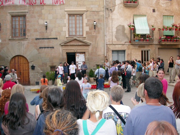 5 de Juny de 2003 Gran rebuda dels joves a la vila  Torà -  Ramon Sunyer
