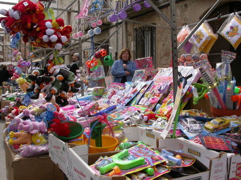 25 de Març de 2005 Les joguines de plàstic són cada vegada més habituals  Torà -  Ramon Sunyer