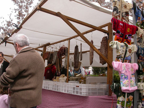 25 de Març de 2005 Les parades d'embotits tradicionals, tendència a l'alça  Torà -  Ramon Sunyer