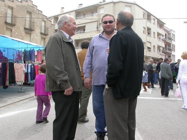 25.3.2005 El Josep de cal pelegri, l'í’scar Romero i l'í€ngel del mas de'n grau, fent-la petar  Torà -  Ramon Sunyer