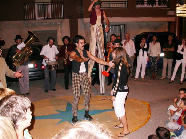 1 de Setembre de 2008 cercavila Tandarika Orkestar  Torà -  ramon sunyer