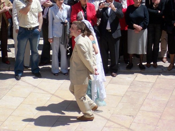 6 de Maig de 2007 Ballant la dança del Roser  Torà -  J. Gatnau