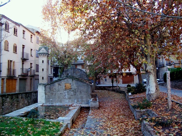 3.12.2005 Plaça de la Font  Torà -  Josep Gatnau