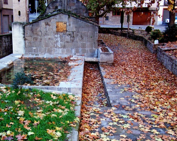 03.12.2005 Plaça de la Font  Torà -  Josep Gatnau