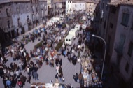 Torà: Vista de la plaça en un mercat del divendres sant  Ramon Sunyer
