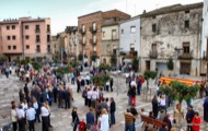 Torà: La inauguració de la plaça ha comptat amb força públic  J Gatnau