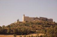 Montfalcò Murallat: Exemple de vila closa medieval 
