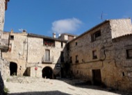 Montfalcò Murallat: Vista de la plaça interior 