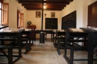 L'aula de l'escola rural del poble es manté de manera intacte com era durant l'època de la postguerra