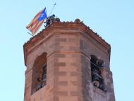 Torà: L'estelada al campanar de l'església de Torà  anc-segarra