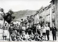 Torà: Grup a la plaça del Vall  cedida per Joan Casanovas Estapé