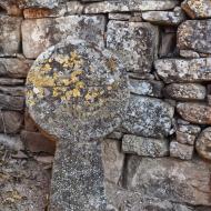 Vilanova de l'Aguda: Estela a Ermita de Santa Maria de les Omedes  Ramon Sunyer