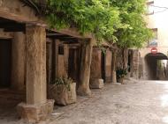 Torà: Porxos de la plaça de l'Església  Ramon Sunyer