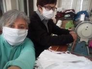 Voluntàries confeccionen mascaretes per a la Residència de la Gent Gran de Torà