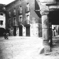 Torà: Detall de la plaça del Vall Desconegut