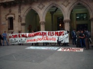 Terrassa: Concentració davant l'Ajuntament  Alerta Solidària