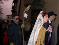 Torà: El Bonic i la Bonica escortats per l'uxier  Ramon Sunyer